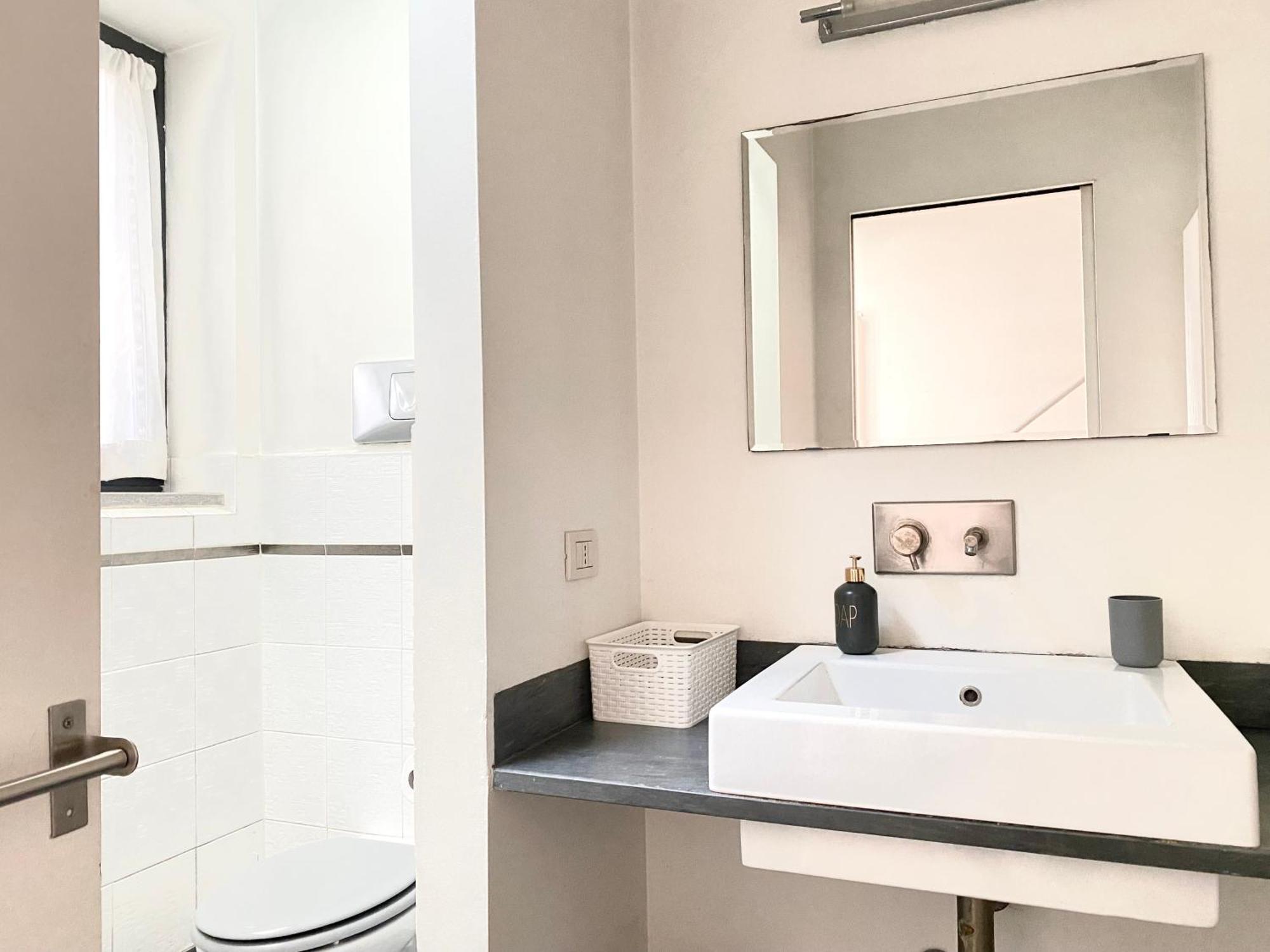 Sant Ambrogio Courtyard Room In Shared Flat 밀라노 외부 사진