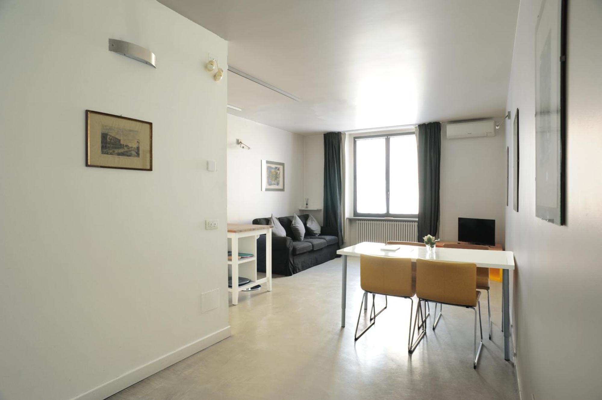 Sant Ambrogio Courtyard Room In Shared Flat 밀라노 외부 사진