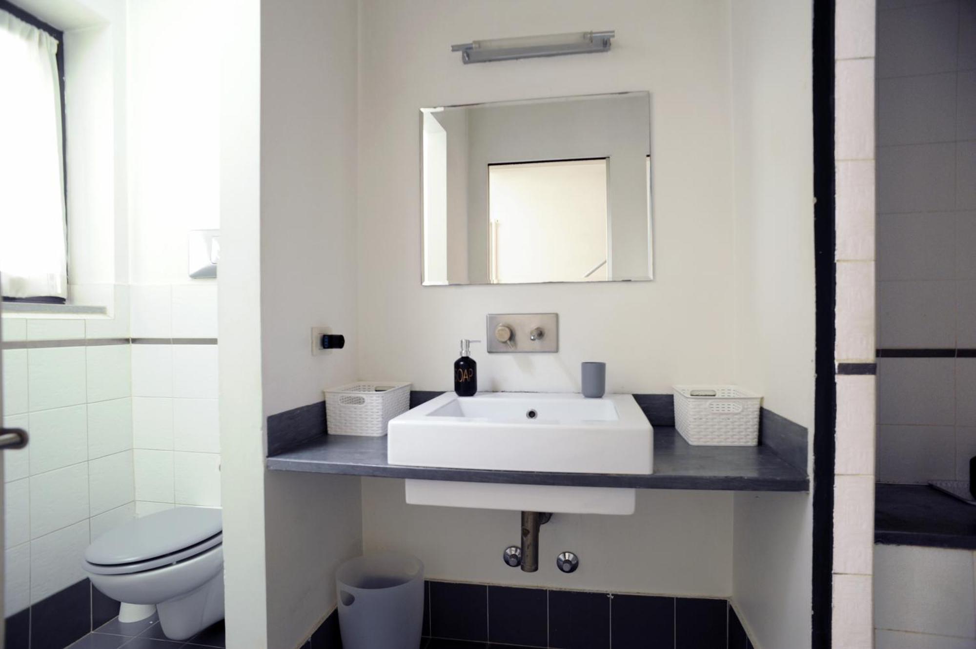 Sant Ambrogio Courtyard Room In Shared Flat 밀라노 외부 사진