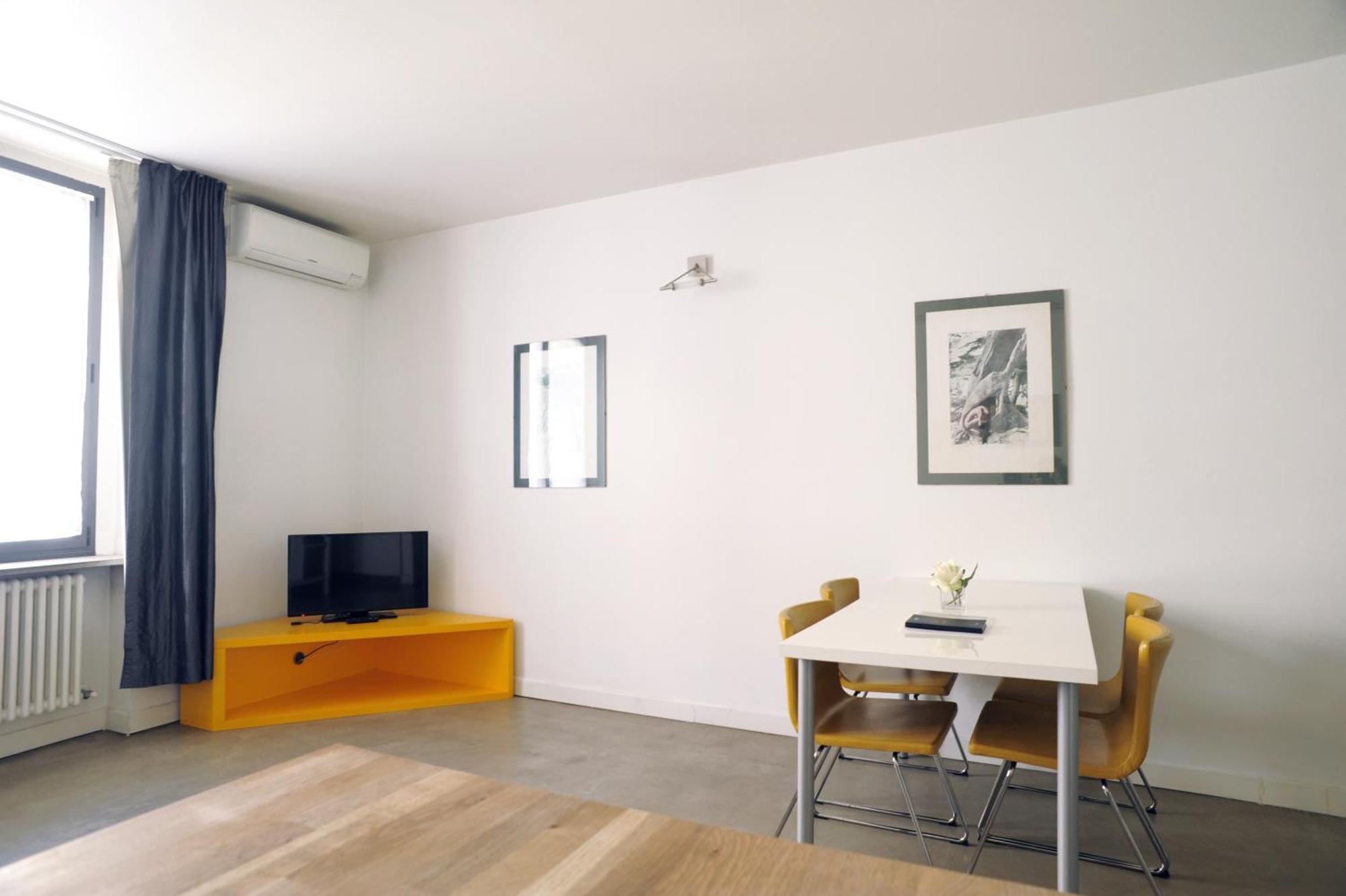 Sant Ambrogio Courtyard Room In Shared Flat 밀라노 외부 사진